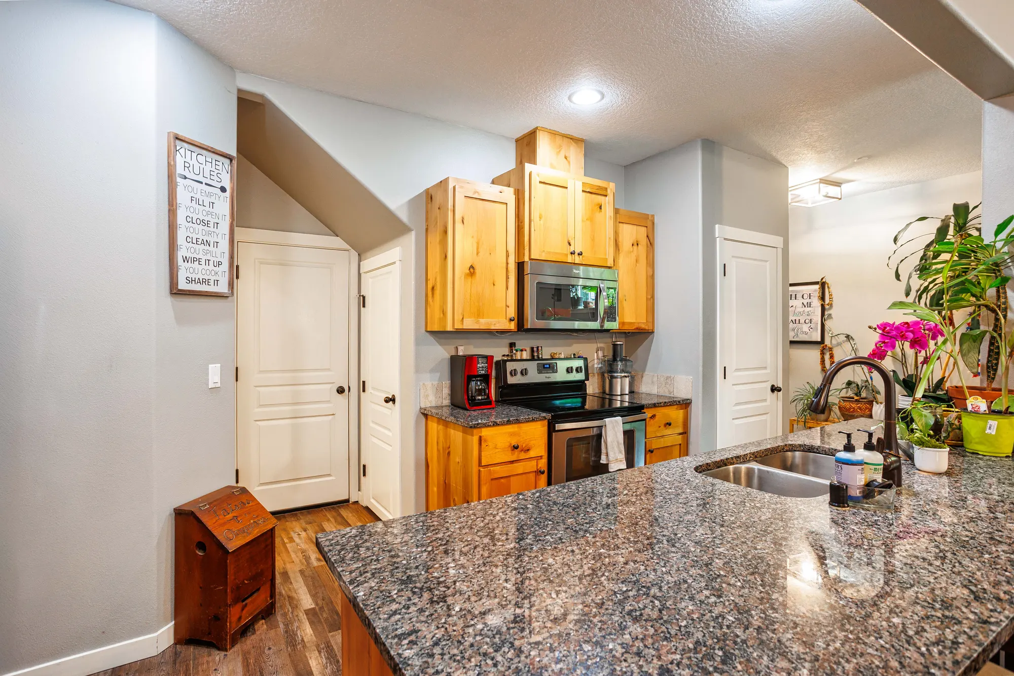 Kitchen breakfast area